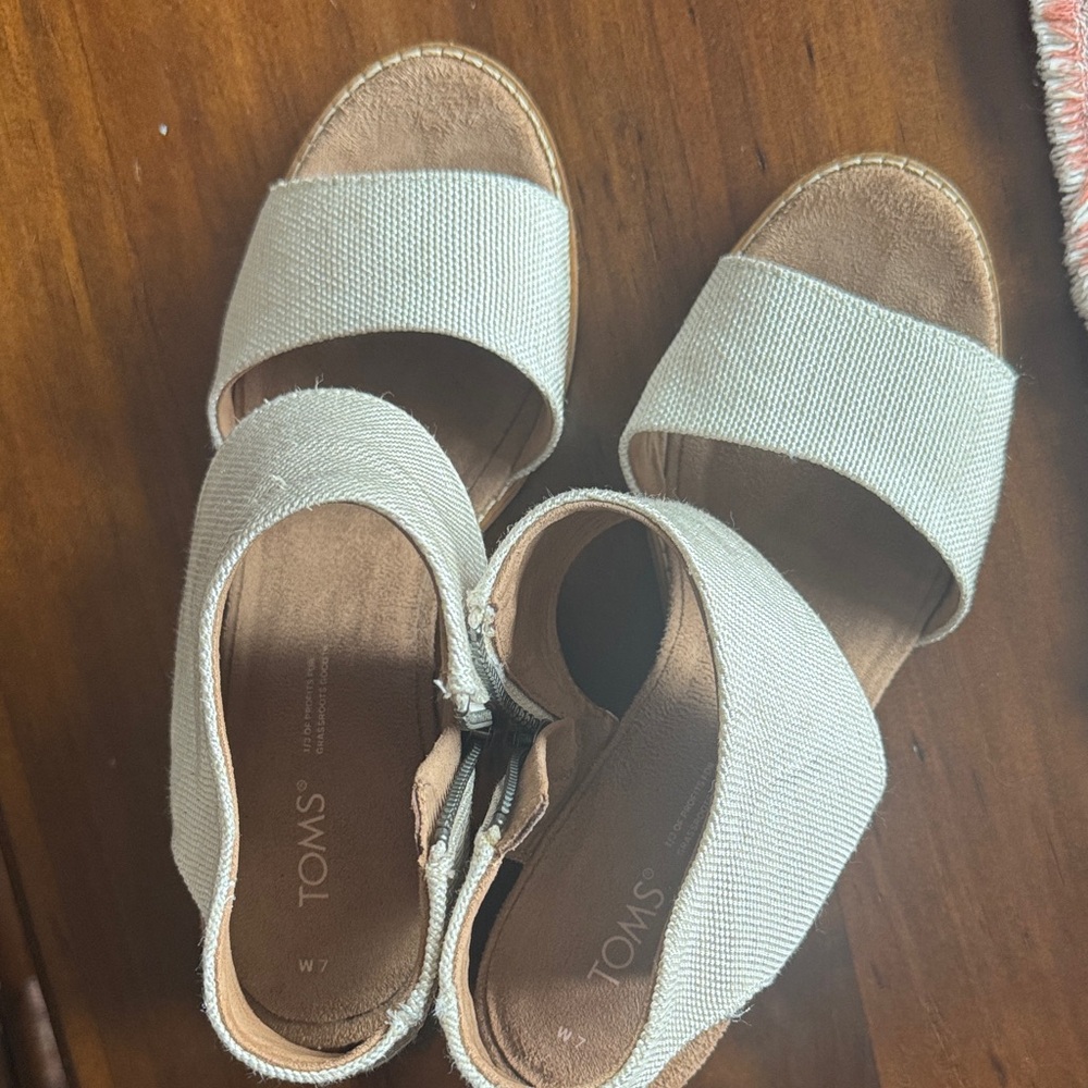 Toms Cream Textured Block Heel Sandals - Picture 5 of 5